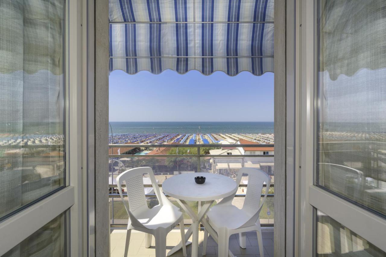 Hotel Lungomare Лидо-ди-Камайоре Экстерьер фото